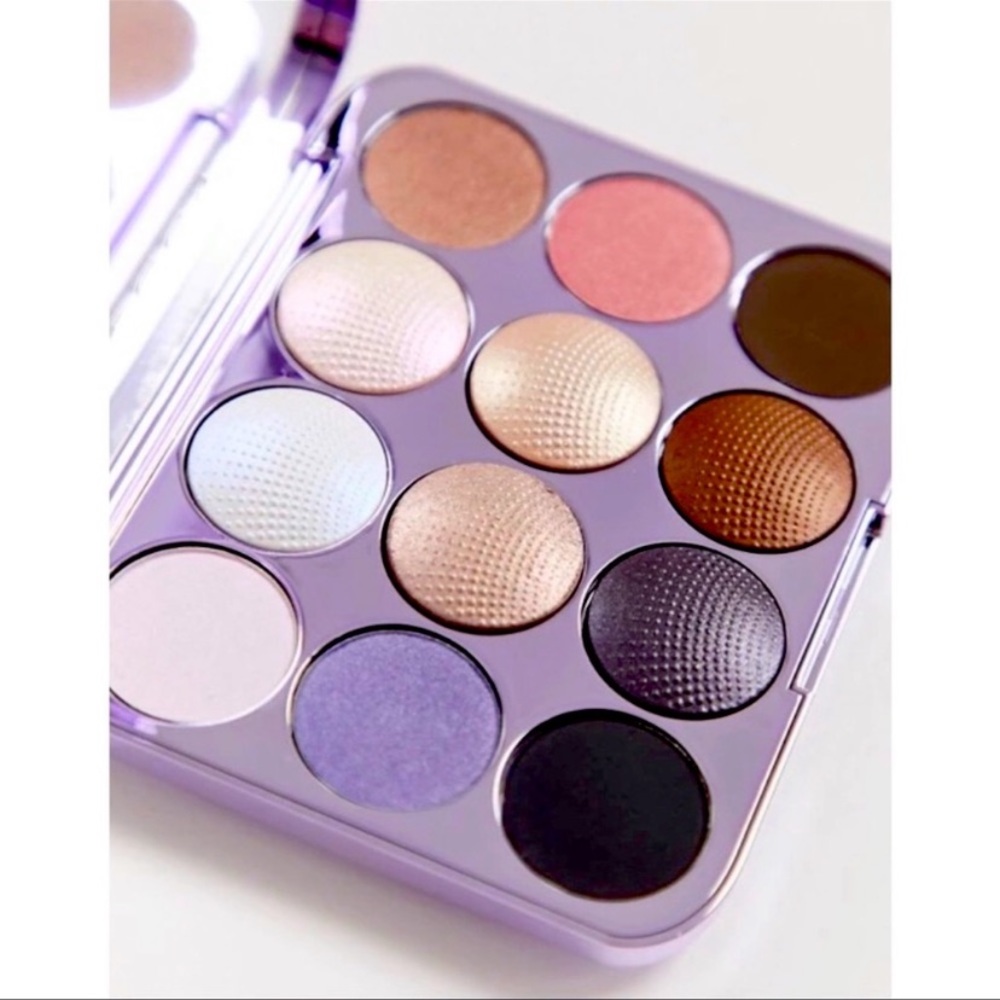 DISCONTINUED!!!!
Becca pearl glow shimmering eyeshadow palett